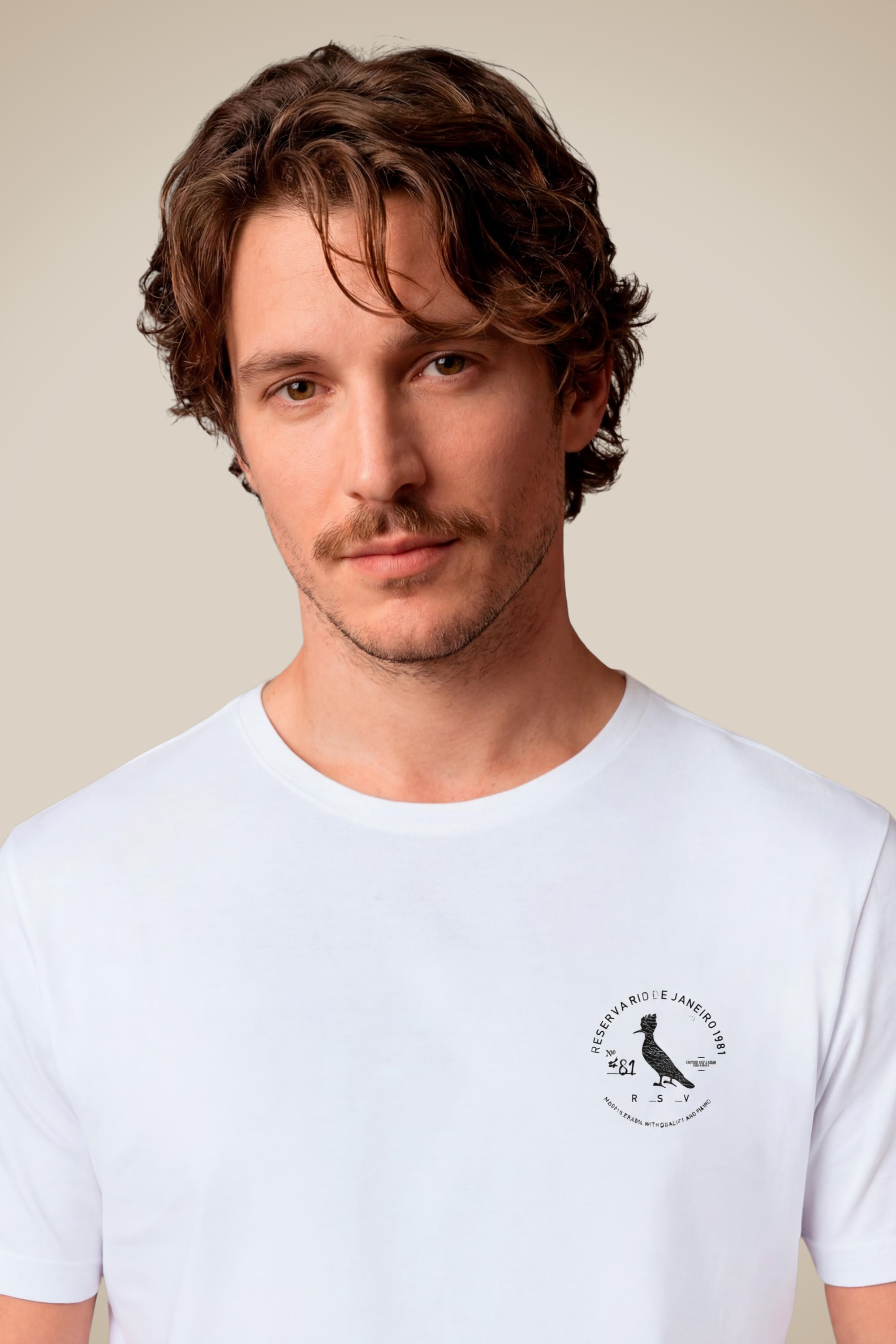 Camiseta Carimbo Escudo Estampado - Branco - M
