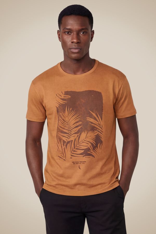 Camiseta Estampada Folhagem Ocre - Gg
