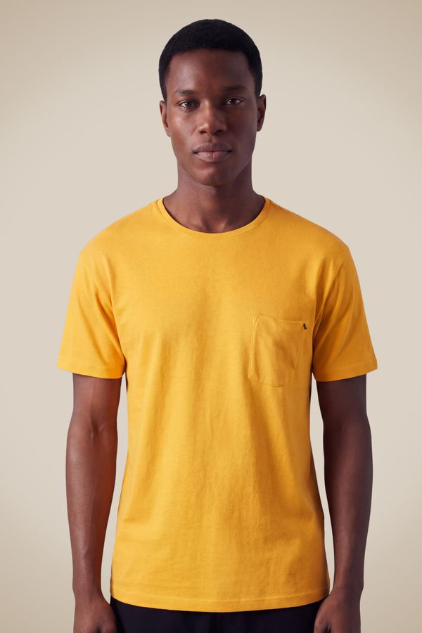 Camiseta Regular Soho Mostarda - M