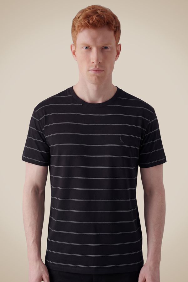 Camiseta Slim Levi Preto - P