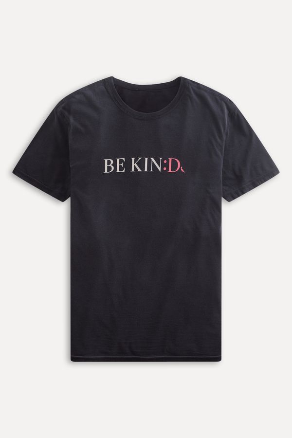 Camiseta Estampada Be Kind Be Nice