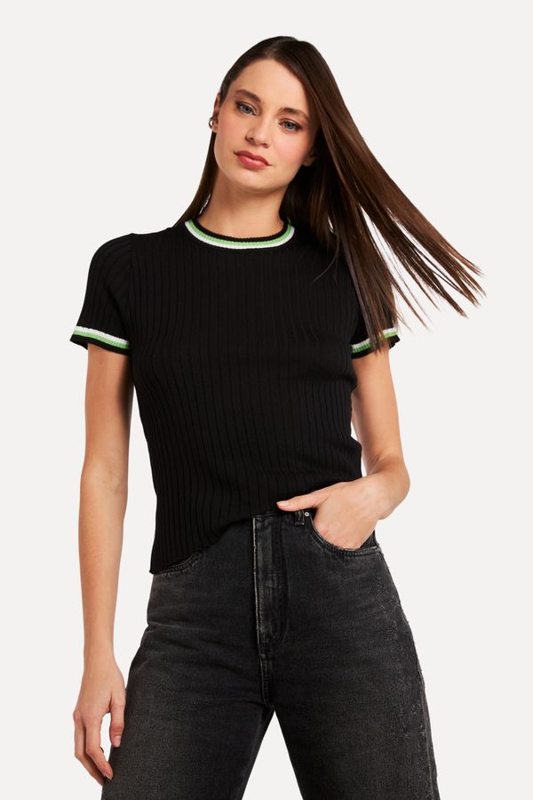 Blusa Tricot Decote Listrado