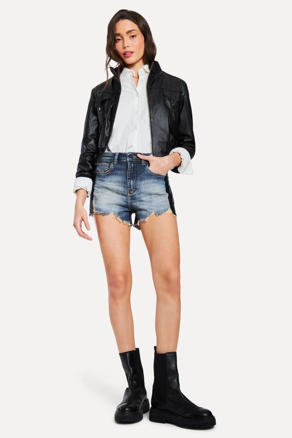 Short Jeans Couro