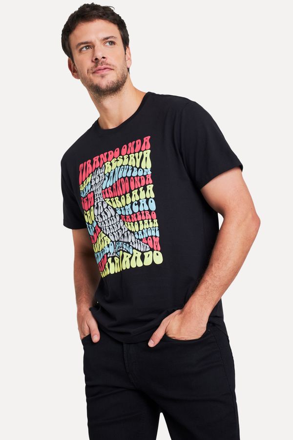 Camiseta Estampada Tirando Onda Abr