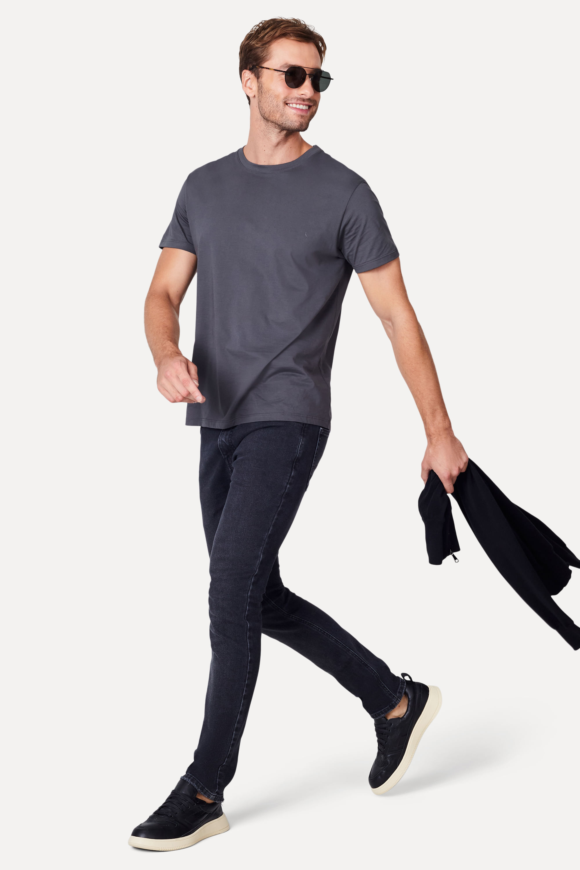 Camiseta Estampa Minimal Logo Peito