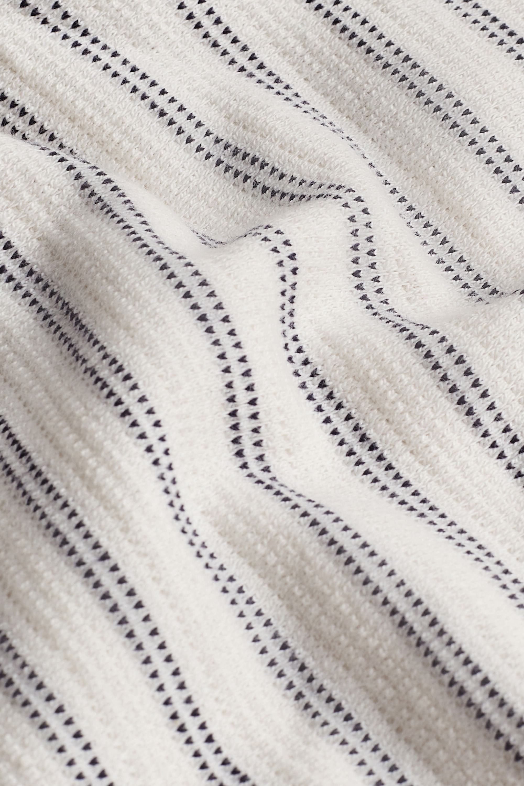 Bermuda Mini Malha Trabalhada